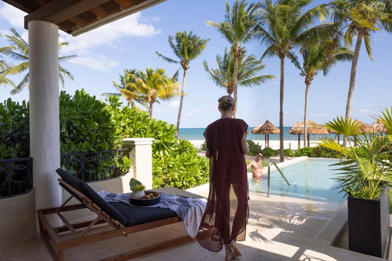 Suite Junior con cama extragrande, piscina privada y vistas al mar