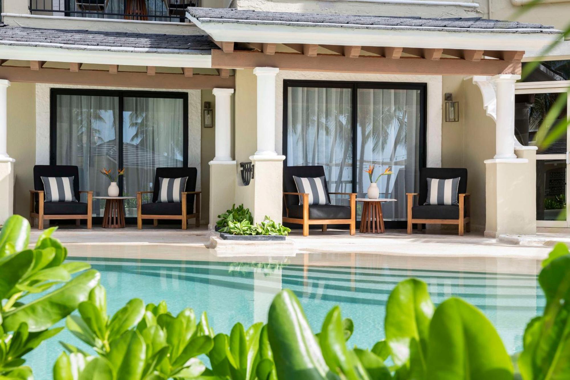 Suite Junior con acceso directo a la piscina y cama extragrande